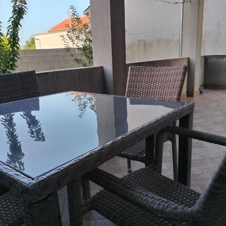 Apartman Kristina Sa Dvije Sobe Biograd na Moru Kültér fotó