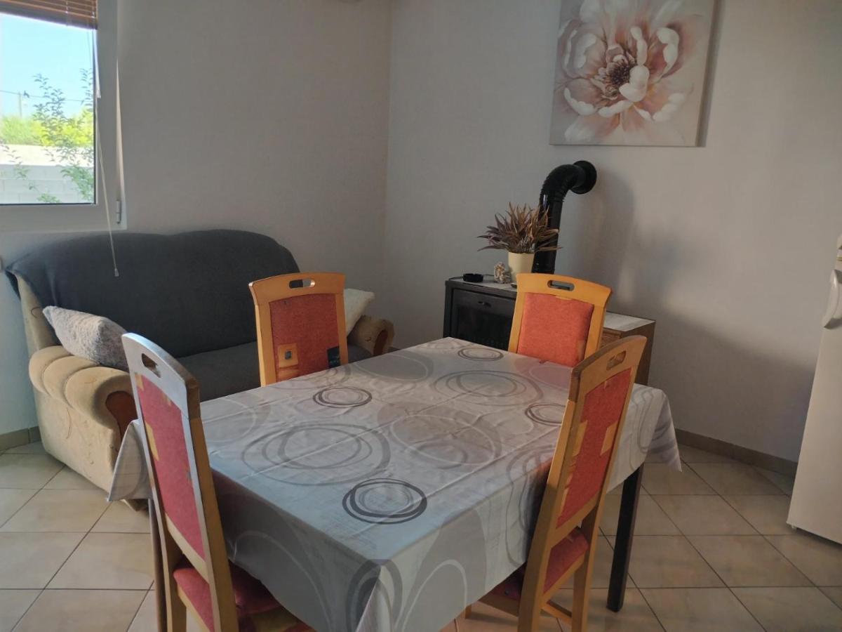 Apartman Kristina Sa Dvije Sobe Biograd na Moru Kültér fotó